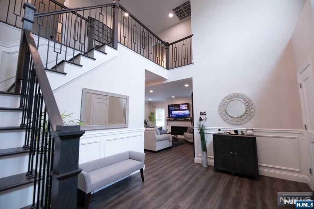 362 Harrison Street Paramus, NJ 07652 - Photo 7 of 50