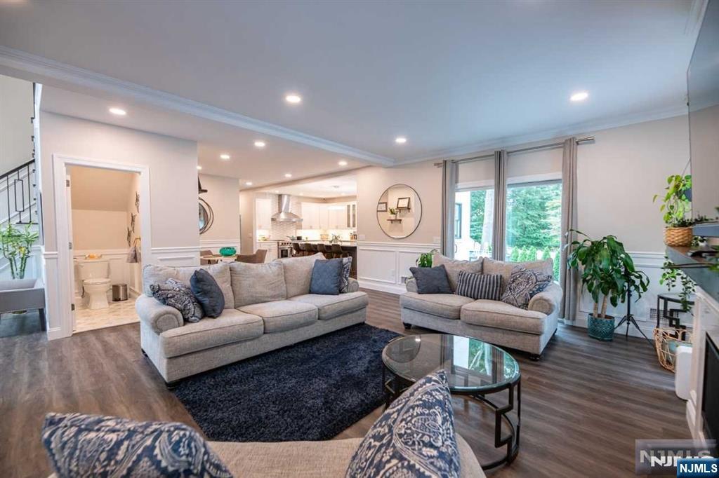 362 Harrison Street Paramus, NJ 07652 - Photo 10 of 50