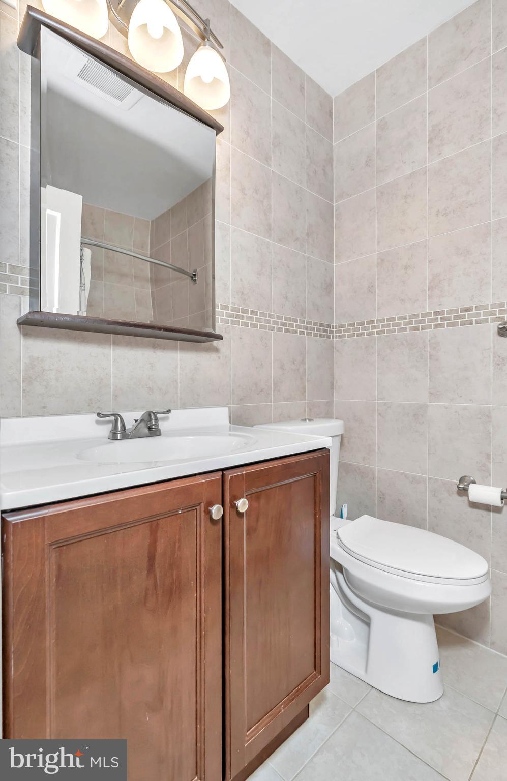 304 Pinehurst Road Wilmington, DE 19803 - Photo 15 of 34 Updated hall bath with tub
