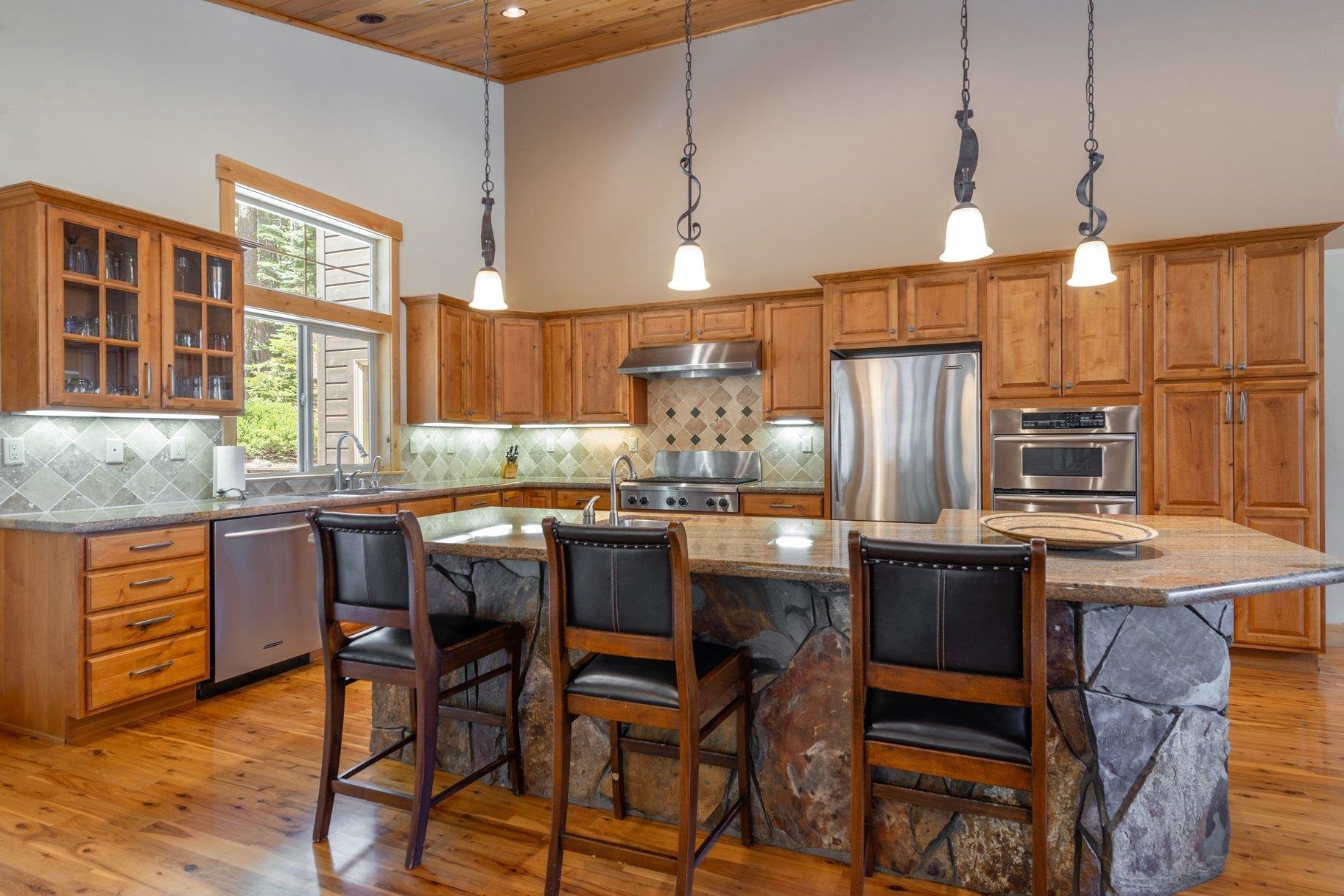 11798 Chamonix Road Truckee, CA 96161 - Photo 10 of 28 Gallery Image 10