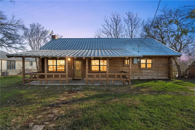 $189,900 | 203 Hedwig Street, Riesel, TX 76682