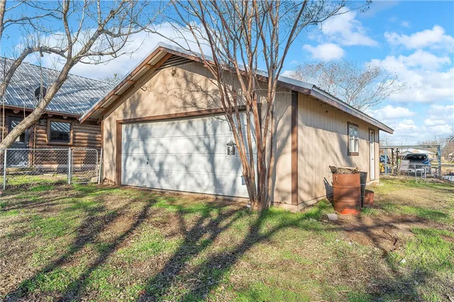 $189,900 | 203 Hedwig Street, Riesel, TX 76682