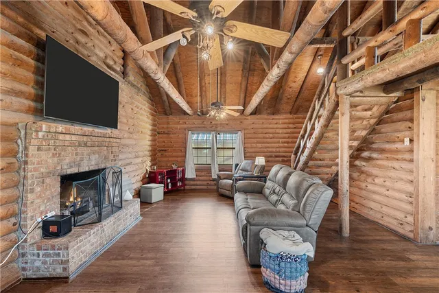 $189,900 | 203 Hedwig Street, Riesel, TX 76682