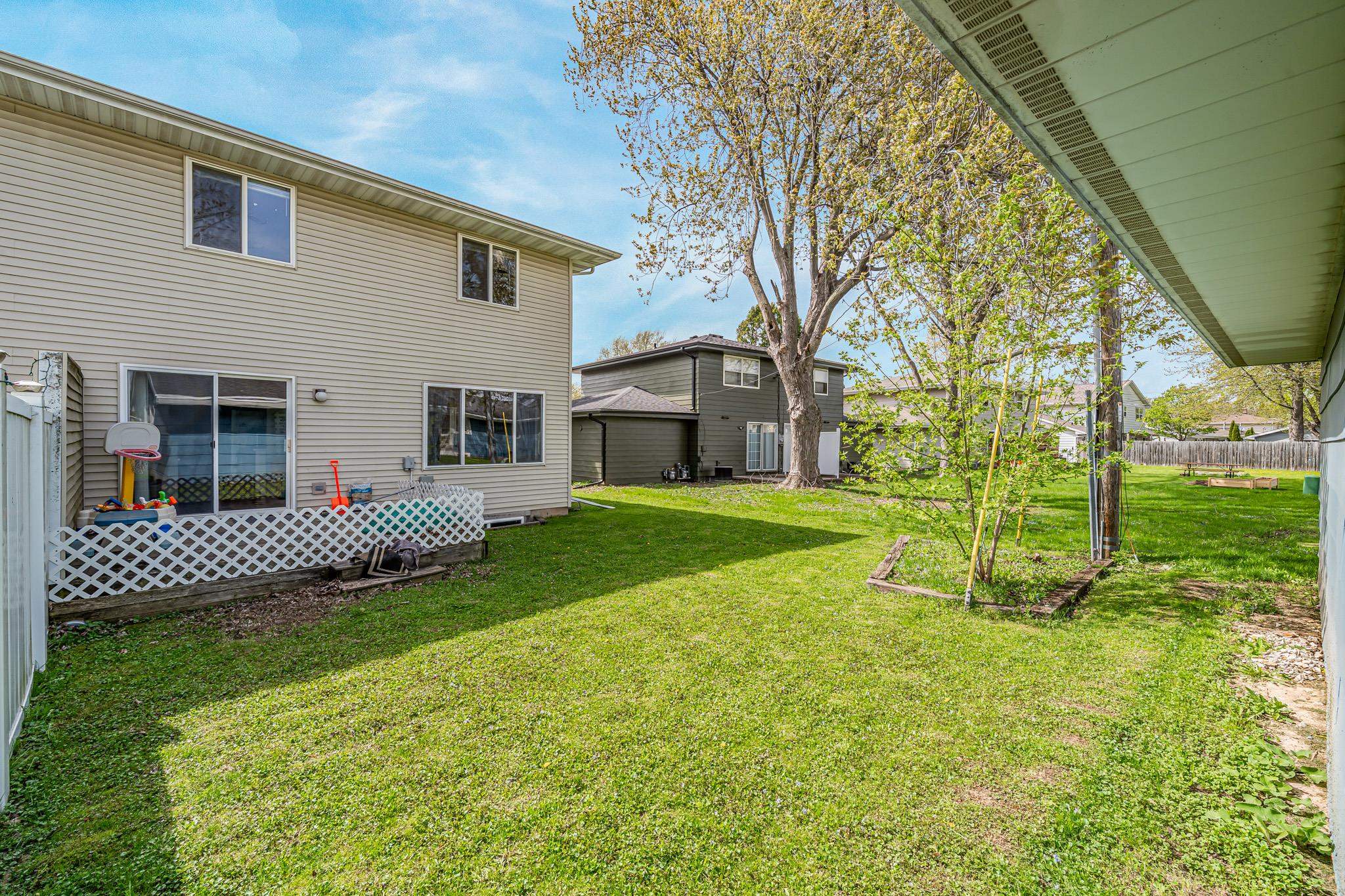 722 North Hawthorne Drive Appleton, WI 54915 - Photo 14 of 20