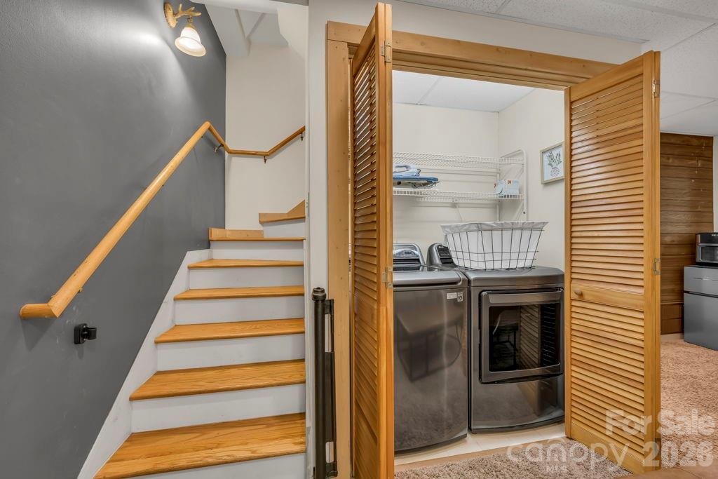 192 Dewitt Barnett Road, Unit 2 Vilas, NC 28692 - Photo 25 of 32 a view of entryway and hall
