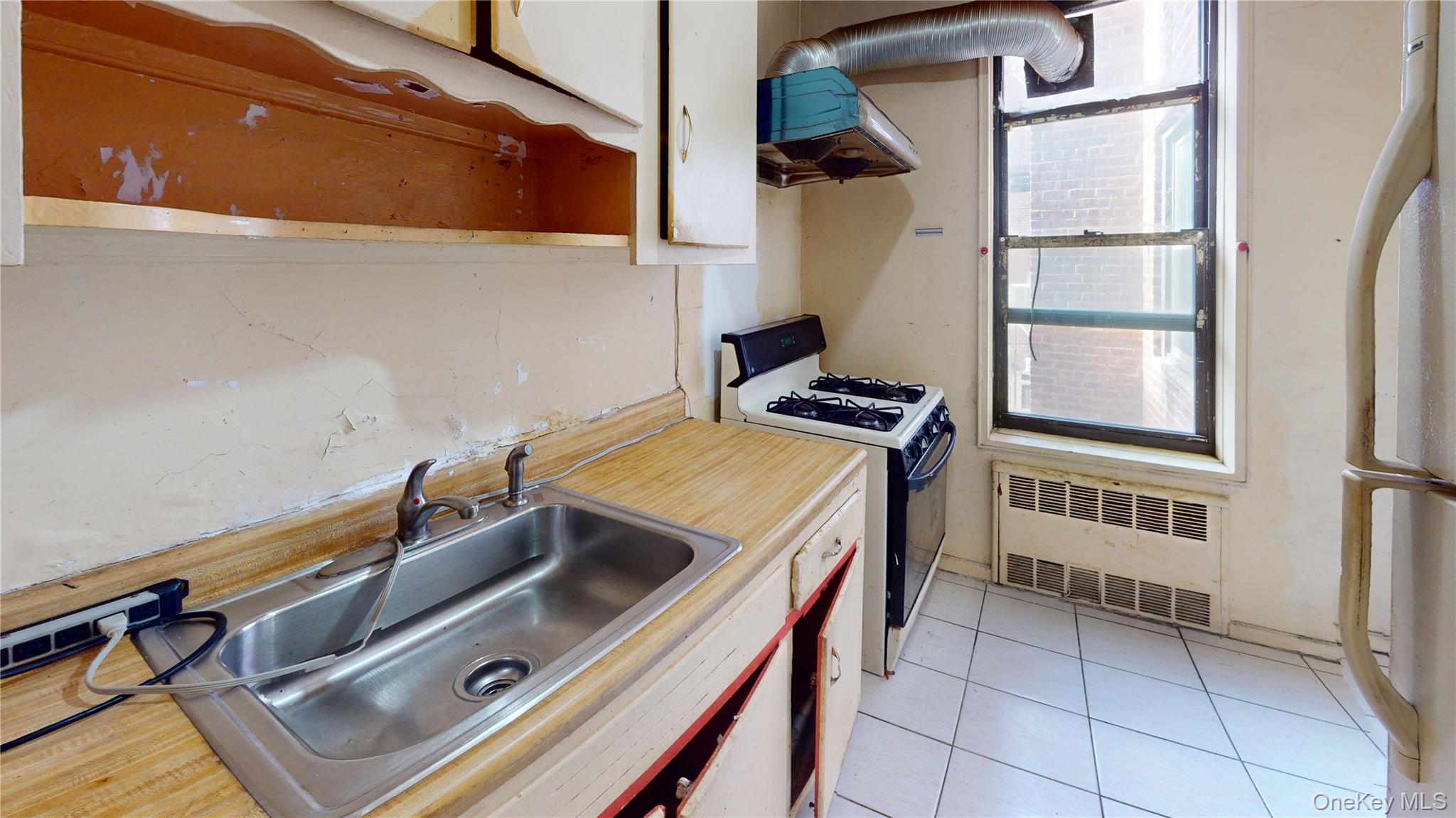 33-26 92nd Street, Unit 2T Queens, NY 11372 - Photo 3 of 10 a utility room with dryer and washer