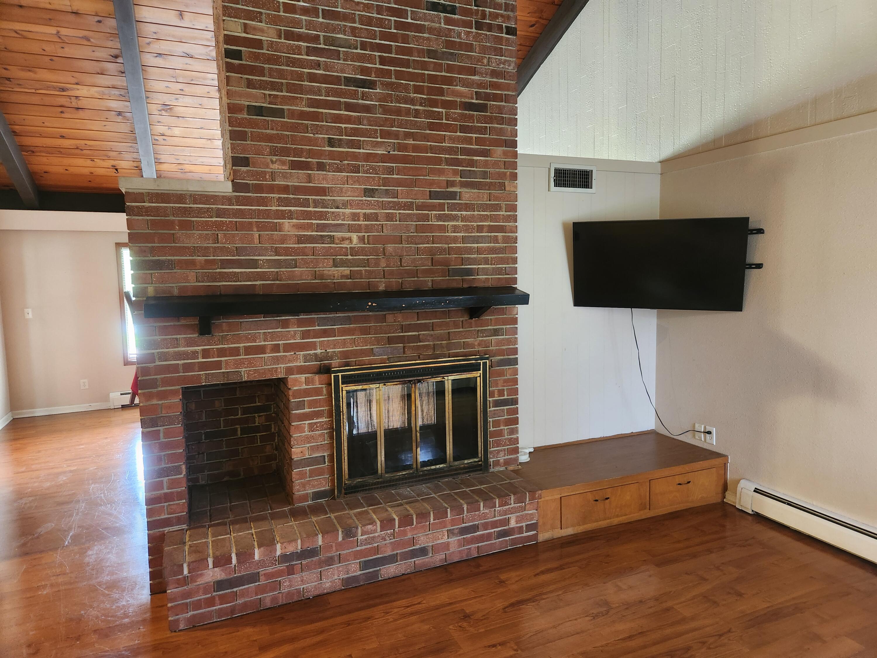 4726 Locksley Drive East Rensselaer, IN 47978 - Photo 10 of 33 a living room with furniture and a flat screen tv