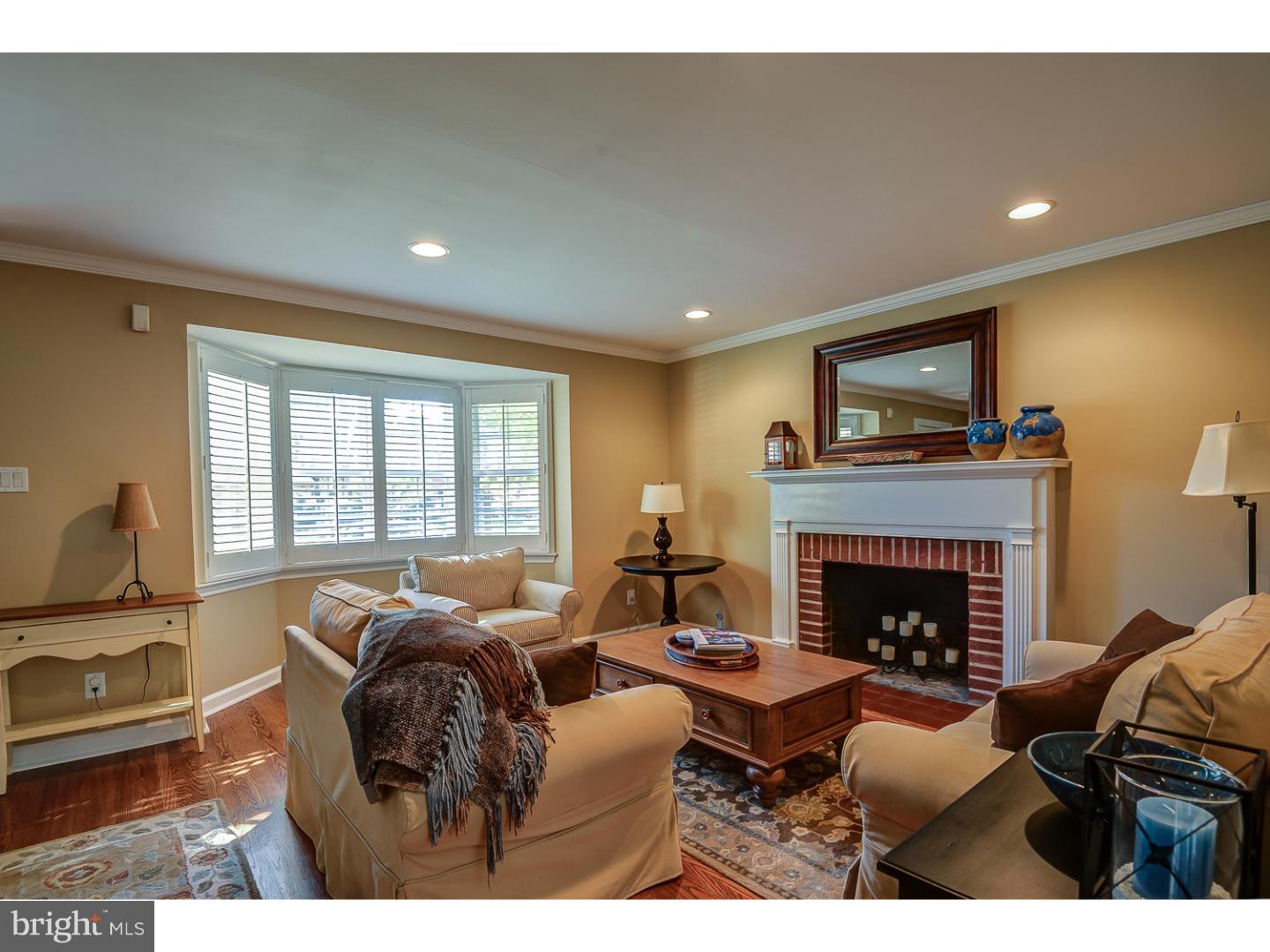 8 Lenape Road Cherry Hill, NJ 08002 - Photo 2 of 25 Living Room