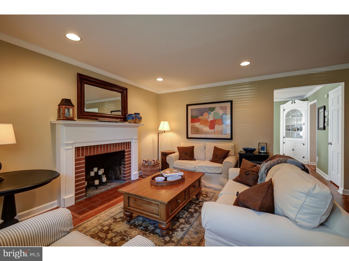 8 Lenape Road Cherry Hill, NJ 08002 - Photo 4 of 25 Living Room