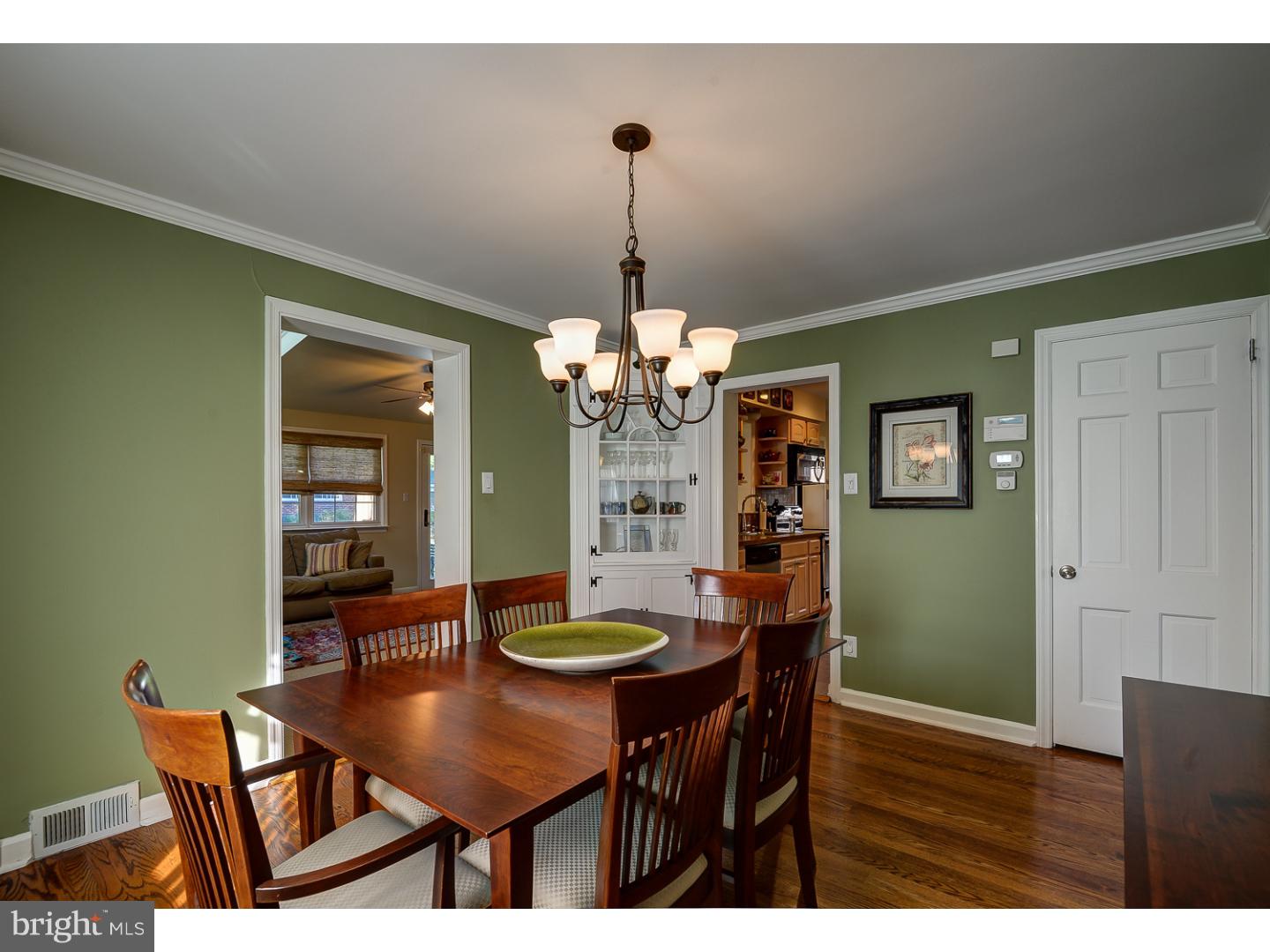 8 Lenape Road Cherry Hill, NJ 08002 - Photo 6 of 25 Dining Room