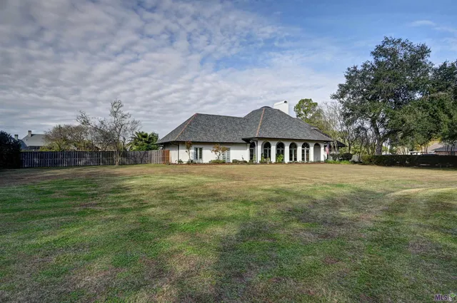 $1,200,000 | 107 Cedar Tree Drive, Thibodaux, LA 70301