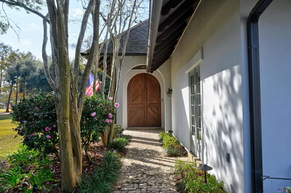 $1,200,000 | 107 Cedar Tree Drive, Thibodaux, LA 70301