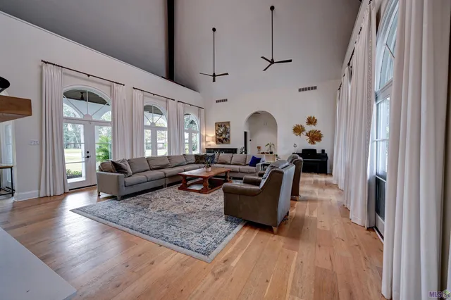 $1,200,000 | 107 Cedar Tree Drive, Thibodaux, LA 70301