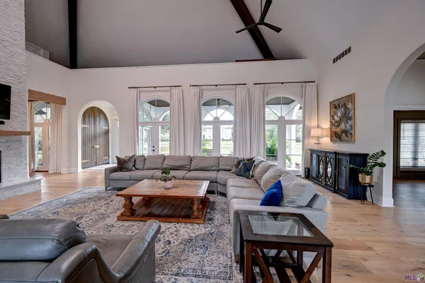 $1,200,000 | 107 Cedar Tree Drive, Thibodaux, LA 70301