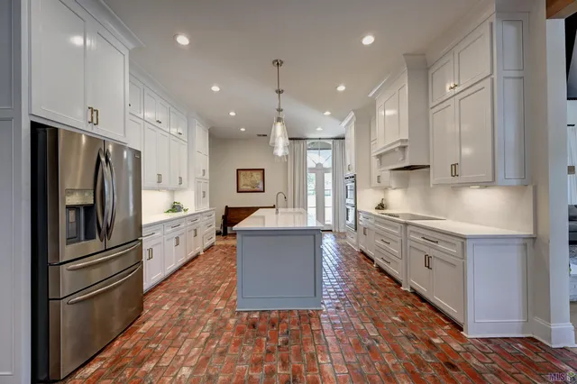 $1,200,000 | 107 Cedar Tree Drive, Thibodaux, LA 70301