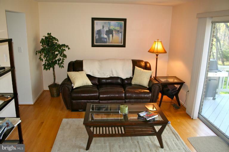 11372 Baroque Road Silver Spring, MD 20901 - Photo 6 of 20 Living Room