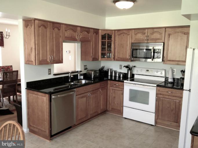 11372 Baroque Road Silver Spring, MD 20901 - Photo 8 of 20 Kitchen