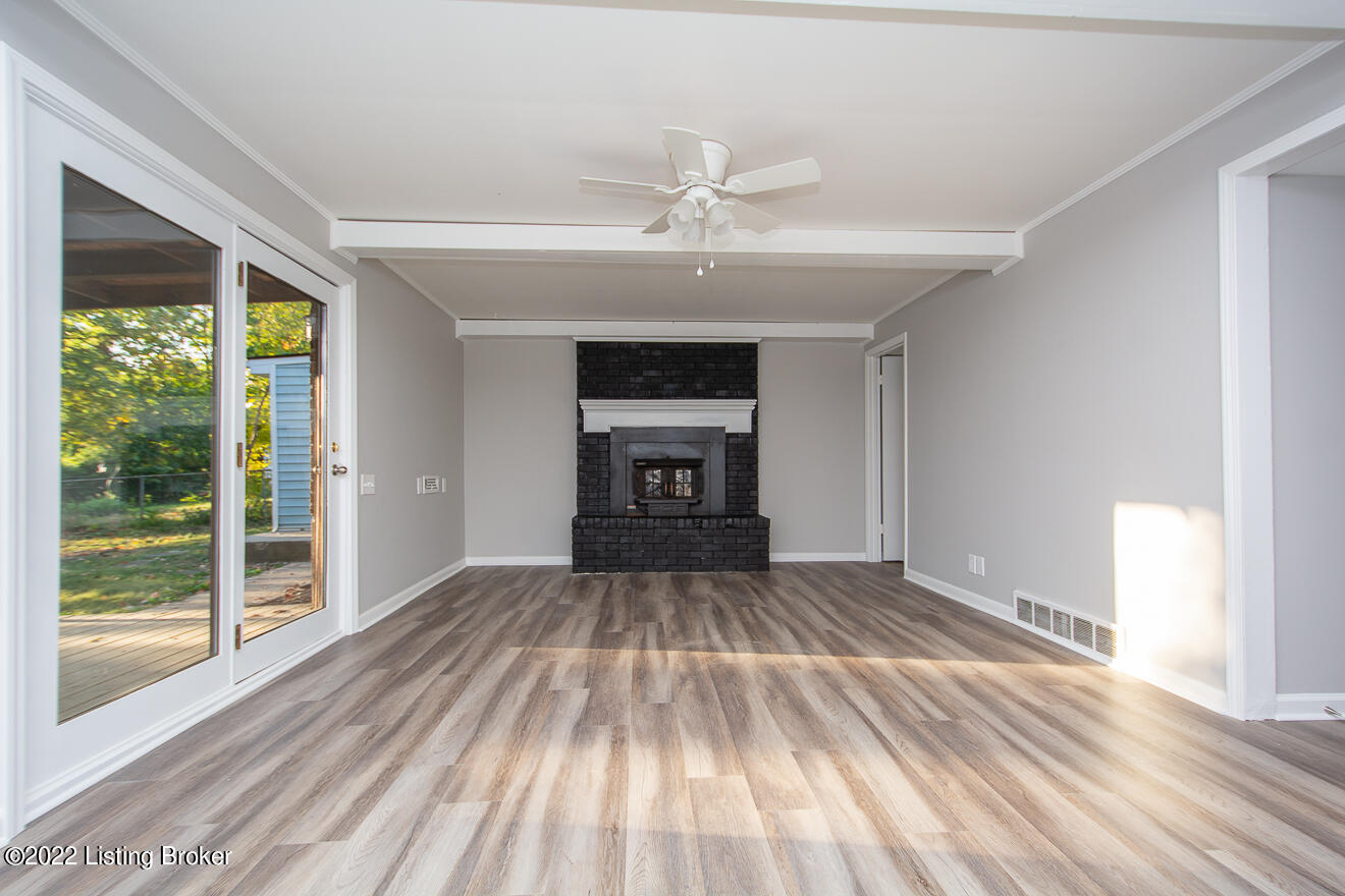 9310 Fairground Road Louisville, KY 40291 - Photo 14 of 48 Family Room