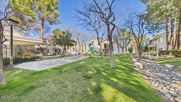 a view of yard with tree
