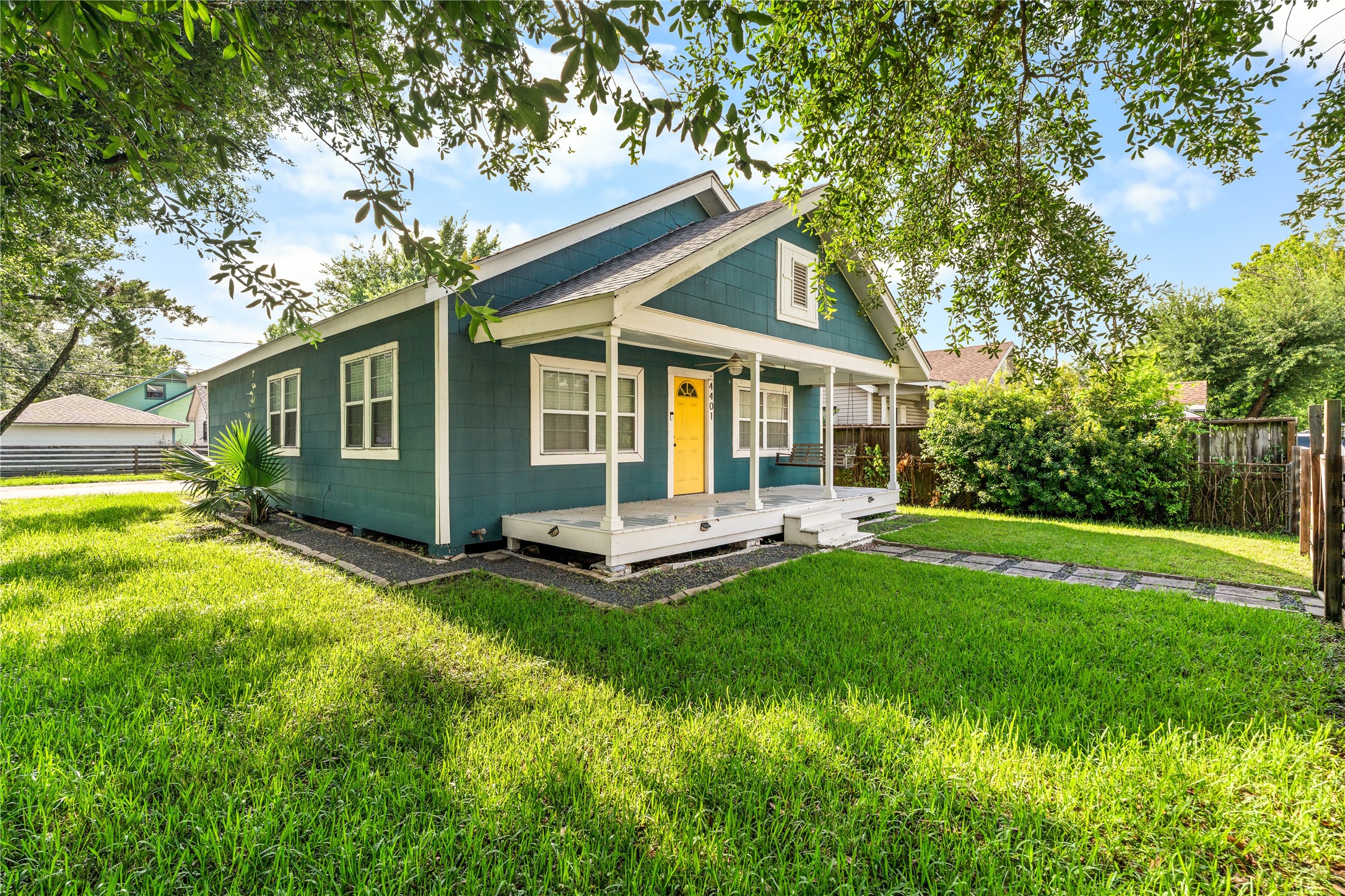 4401 Hain Street Houston, TX 77009 - Photo 1 of 27