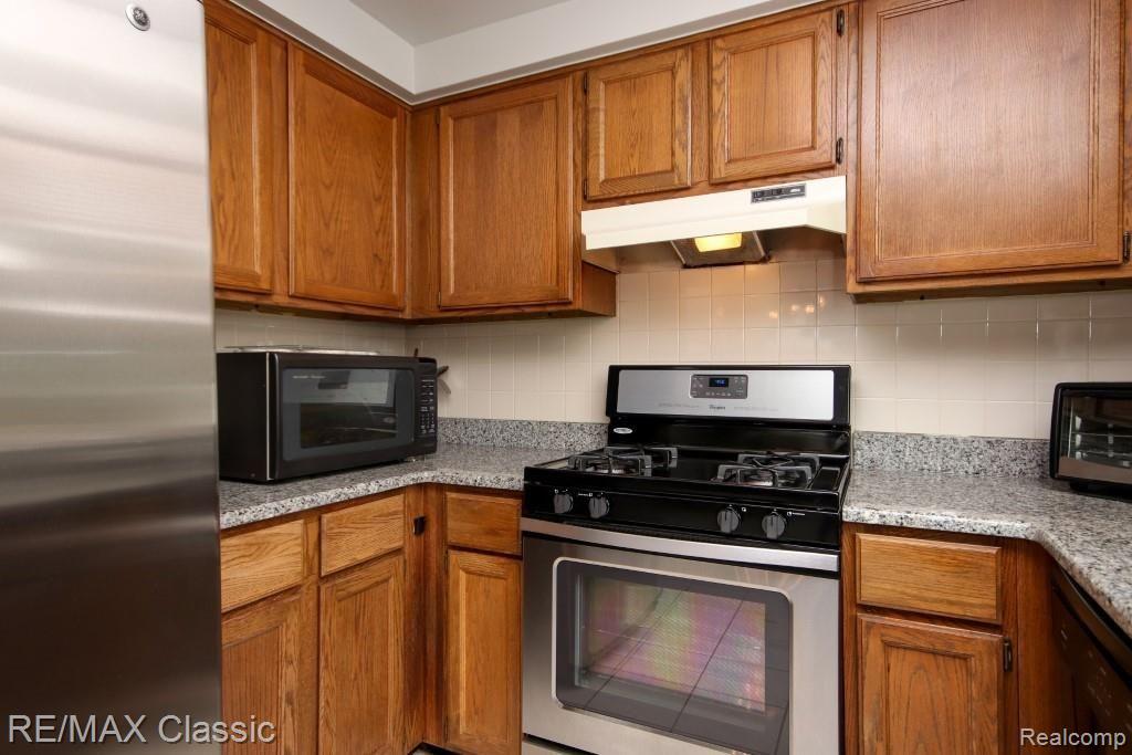 46461 Strathmore Road Plymouth, MI 48170 - Photo 26 of 59 IMG_7089 (Custom).jpg