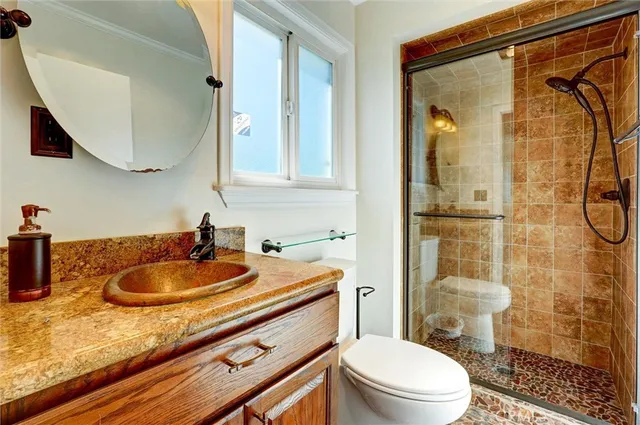 a view of a house with backyard and a yard