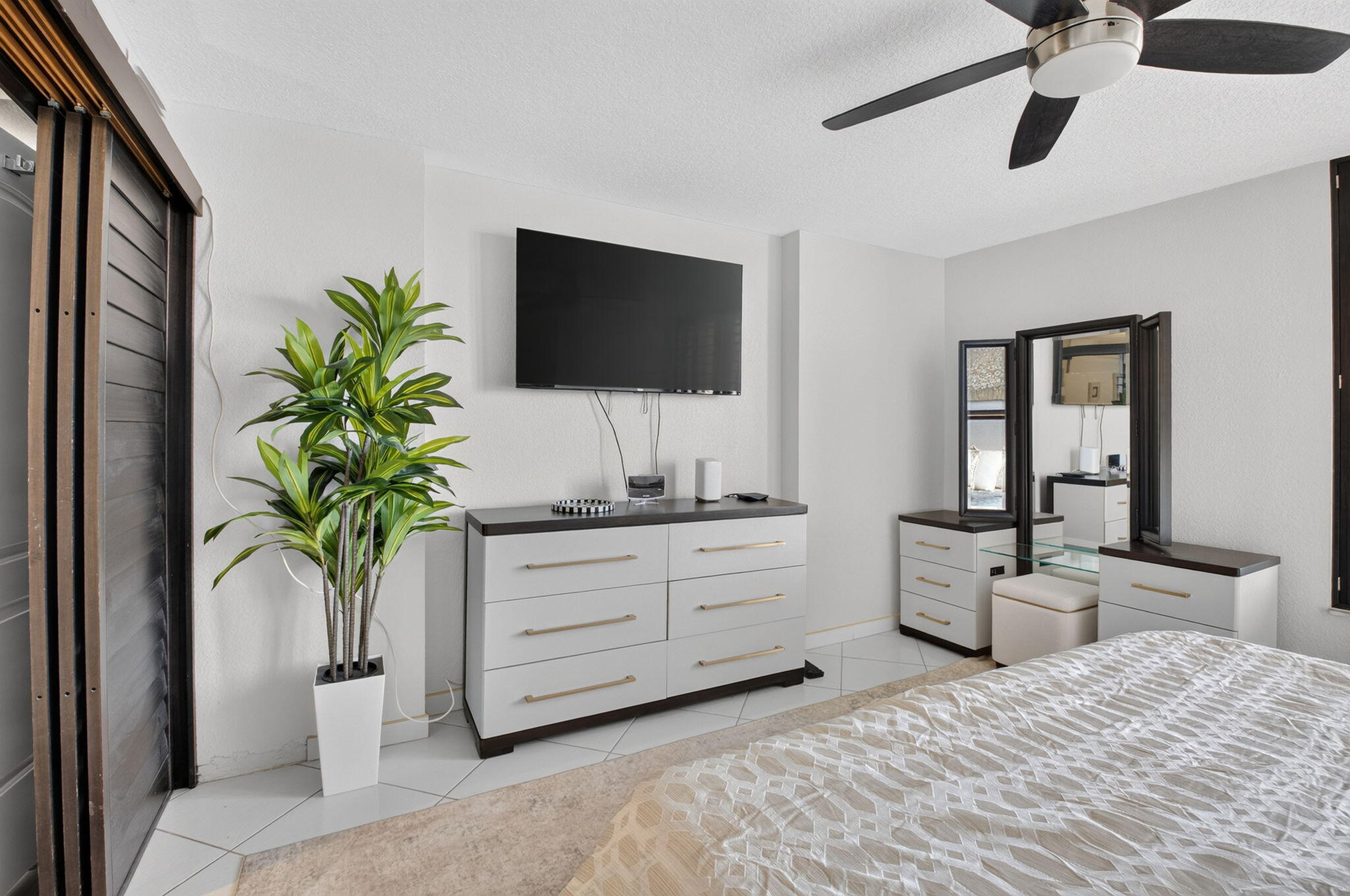 13 Royal Palm Way, Unit 5050 Boca Raton, FL 33432 - Photo 16 of 41 12-web-or-mls-DSC_8952