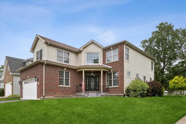 $675,000 | 202 West Willow Street, Lombard, IL 60148