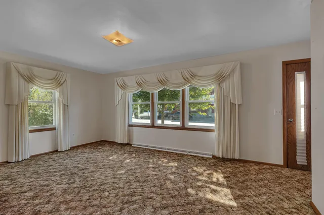 $229,900 | 148 Main Street West, Richmond, MN 56368