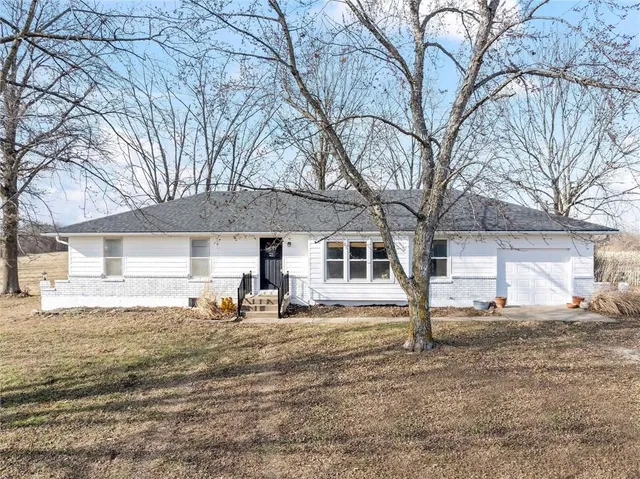 $625,000 | 29002 East State Rte B Highway, Archie, MO 64725
