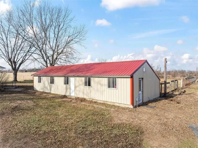 $625,000 | 29002 East State Rte B Highway, Archie, MO 64725