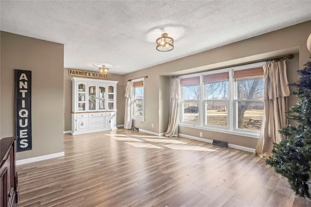 $625,000 | 29002 East State Rte B Highway, Archie, MO 64725