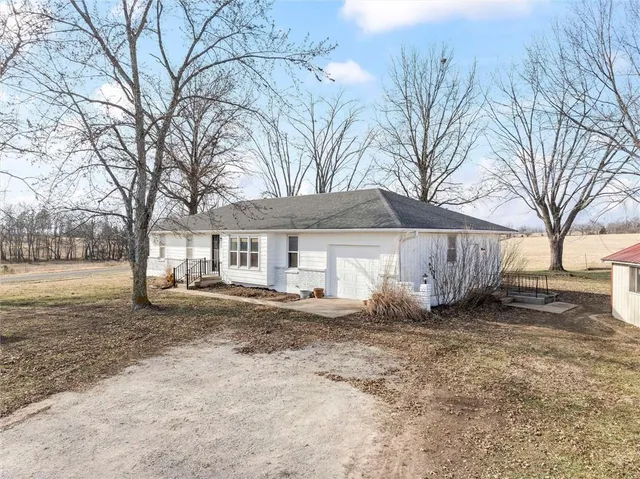 $625,000 | 29002 East State Rte B Highway, Archie, MO 64725