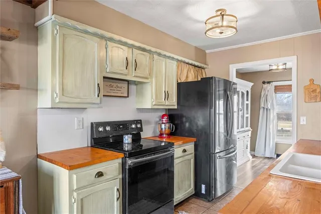 $625,000 | 29002 East State Rte B Highway, Archie, MO 64725