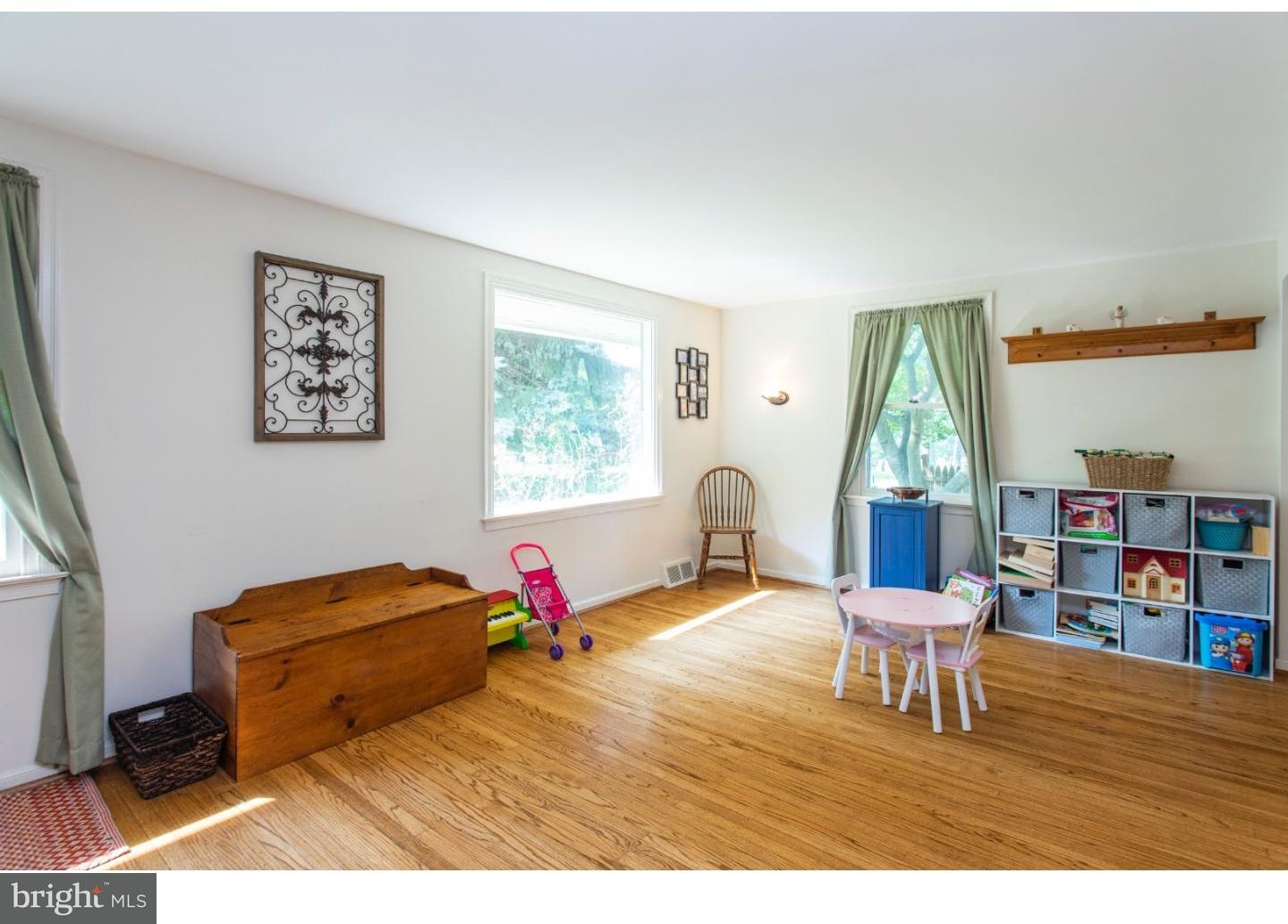 115 Paper Mill Road Oreland, PA 19075 - Photo 2 of 20 Living Room
