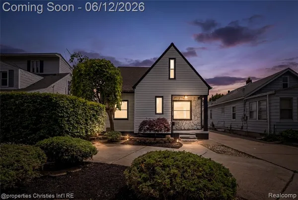 $375,000 | 22502 Beach Street, St. Clair Shores, MI 48081