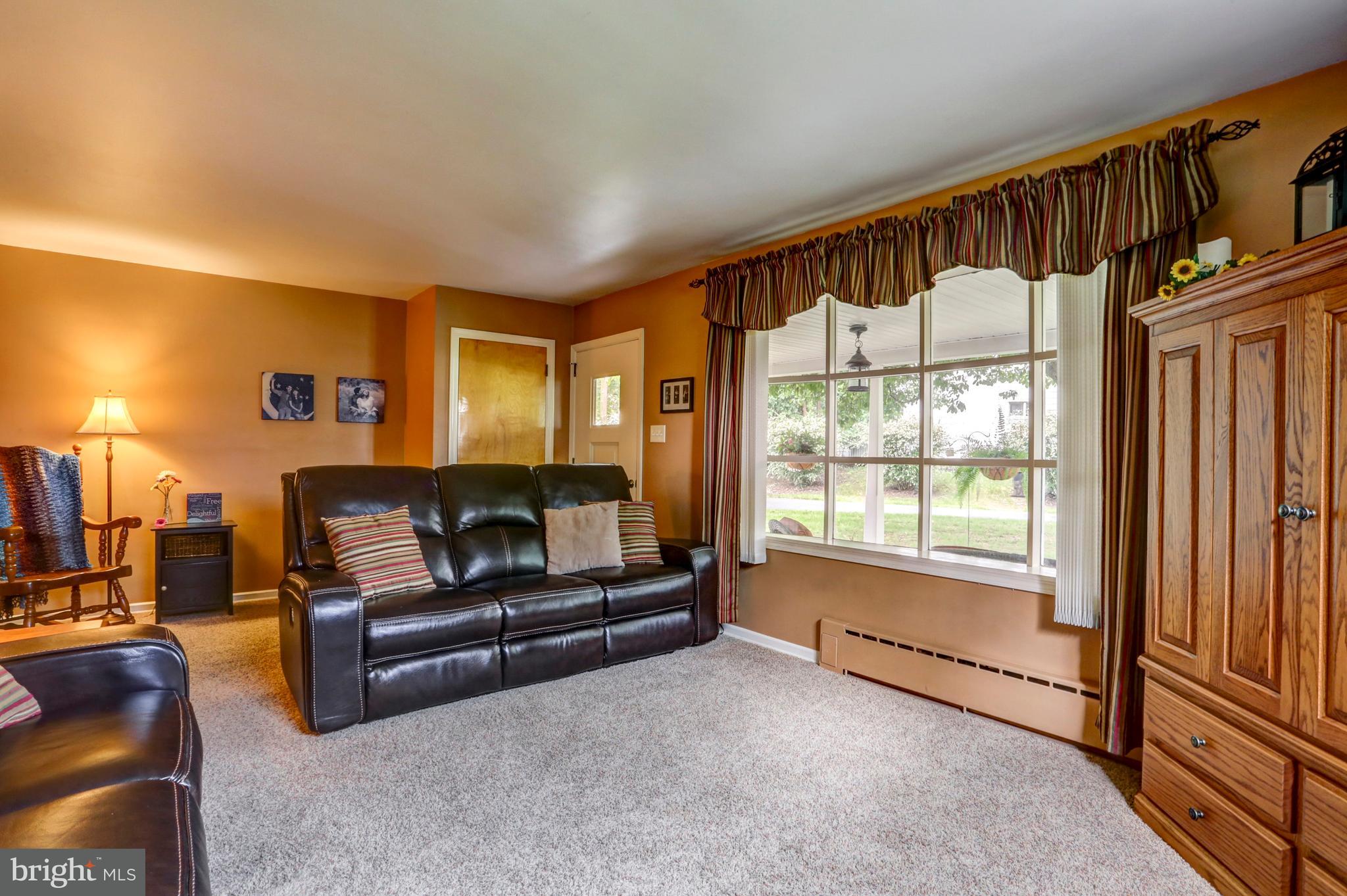 159 Jimanna Road Lancaster, PA 17602 - Photo 6 of 34 Living Room