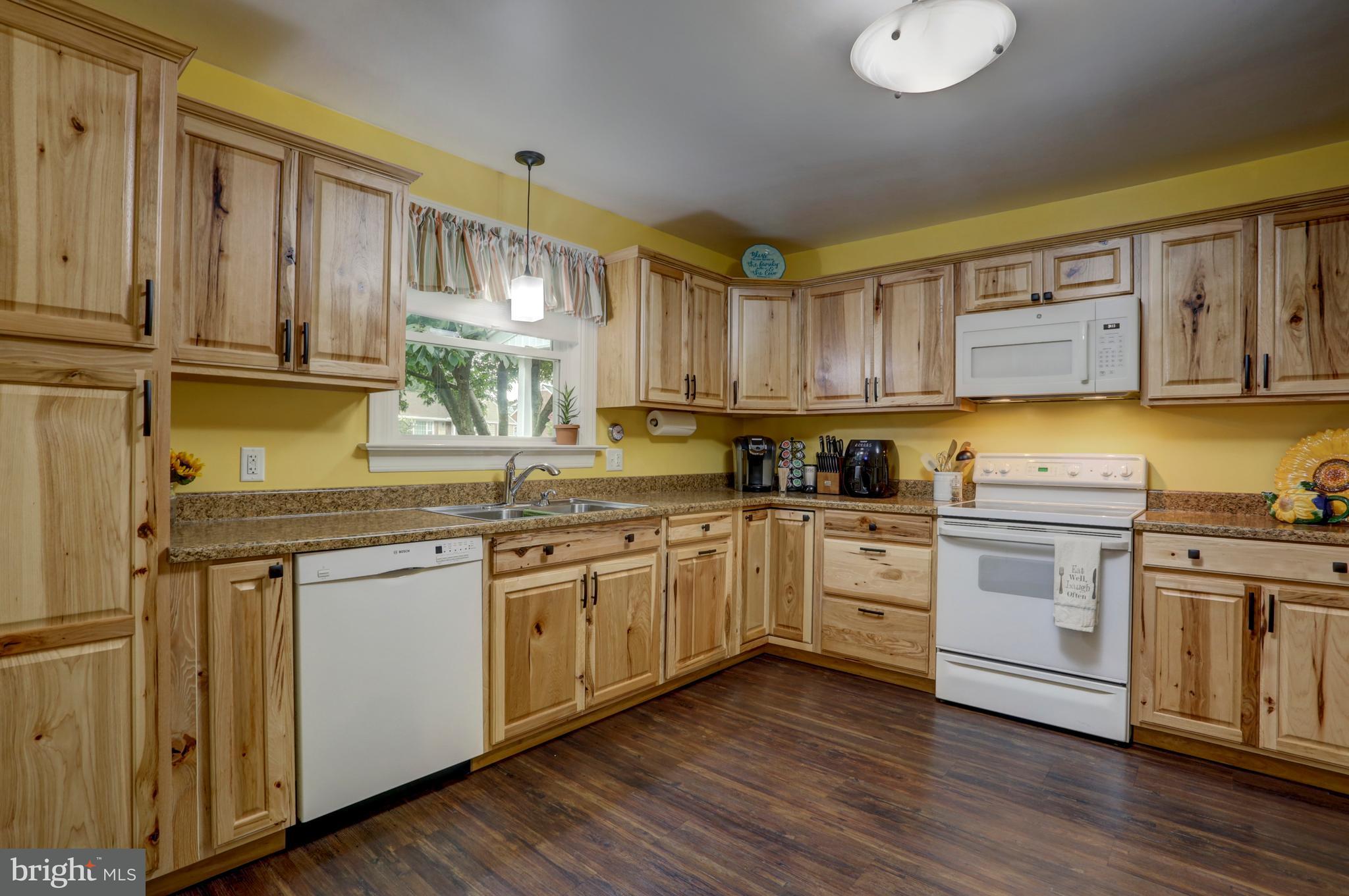159 Jimanna Road Lancaster, PA 17602 - Photo 7 of 34 Kitchen