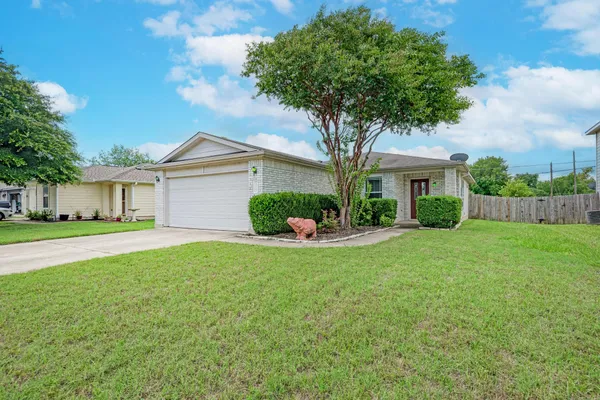 $260,000 | 305 Creek Ledge Drive, Hutto, TX 78634