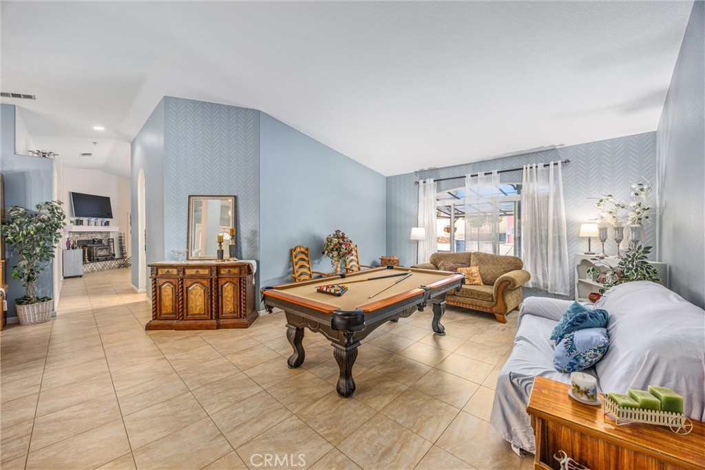 13997 Riverside Drive Apple Valley, CA 92307 - Photo 5 of 55