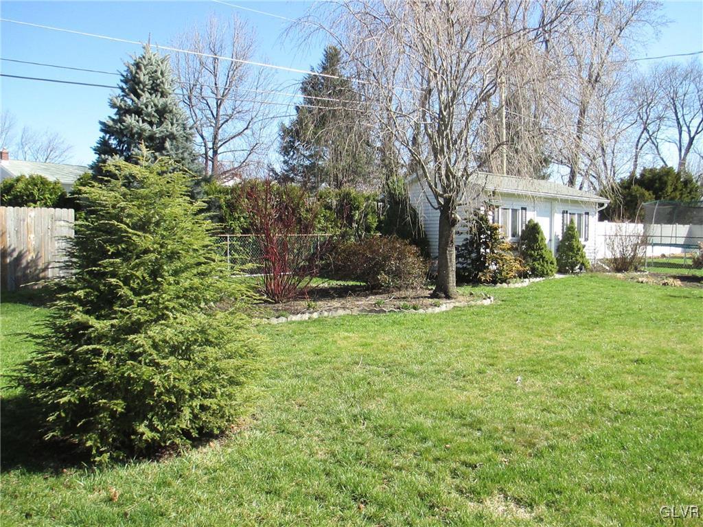 1954 Kingsley Drive Bethlehem, PA 18018 - Photo 11 of 34 Gallery Image 11
