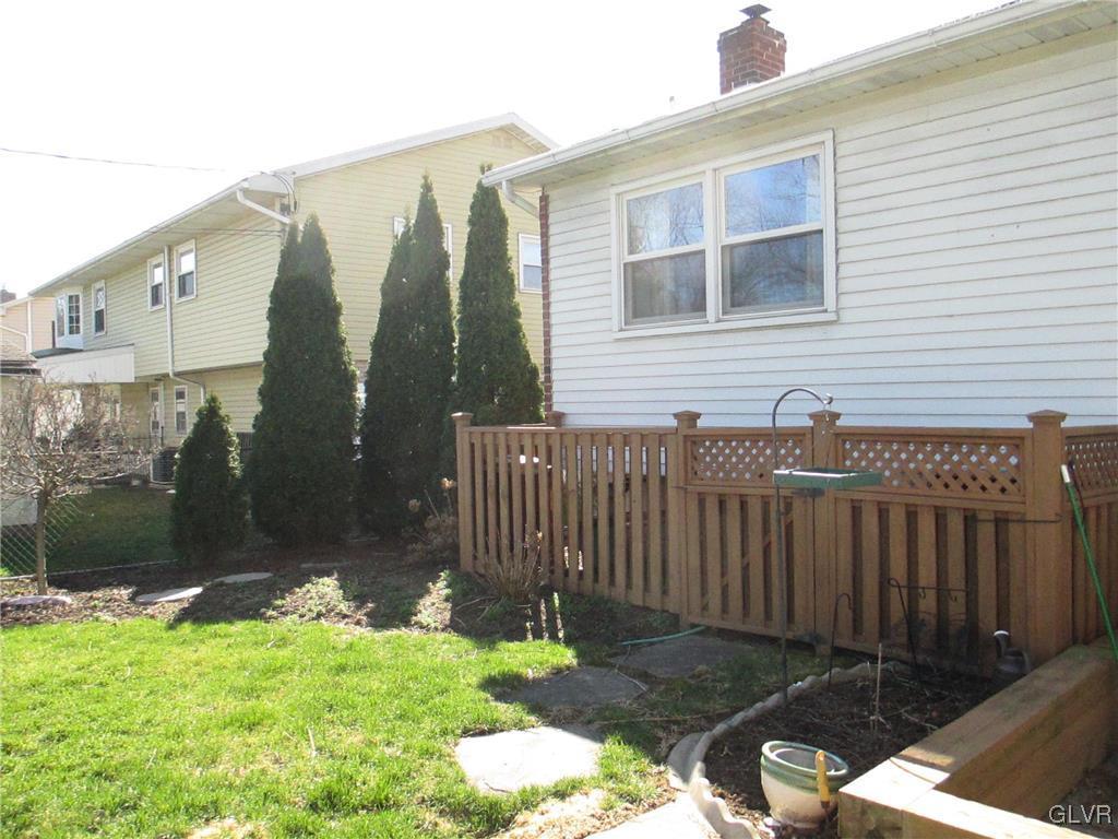 1954 Kingsley Drive Bethlehem, PA 18018 - Photo 12 of 34 Gallery Image 12
