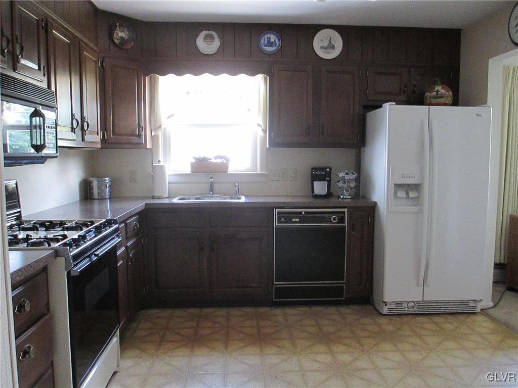 1954 Kingsley Drive Bethlehem, PA 18018 - Photo 18 of 34 Gallery Image 18