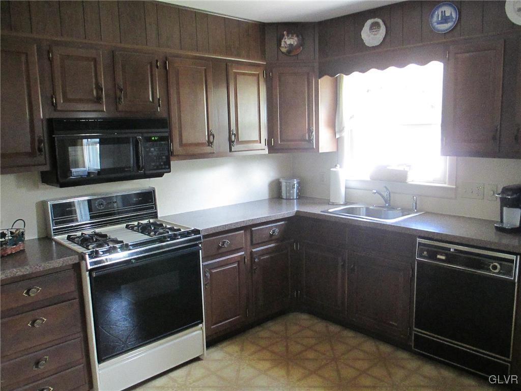 1954 Kingsley Drive Bethlehem, PA 18018 - Photo 19 of 34 Gallery Image 19