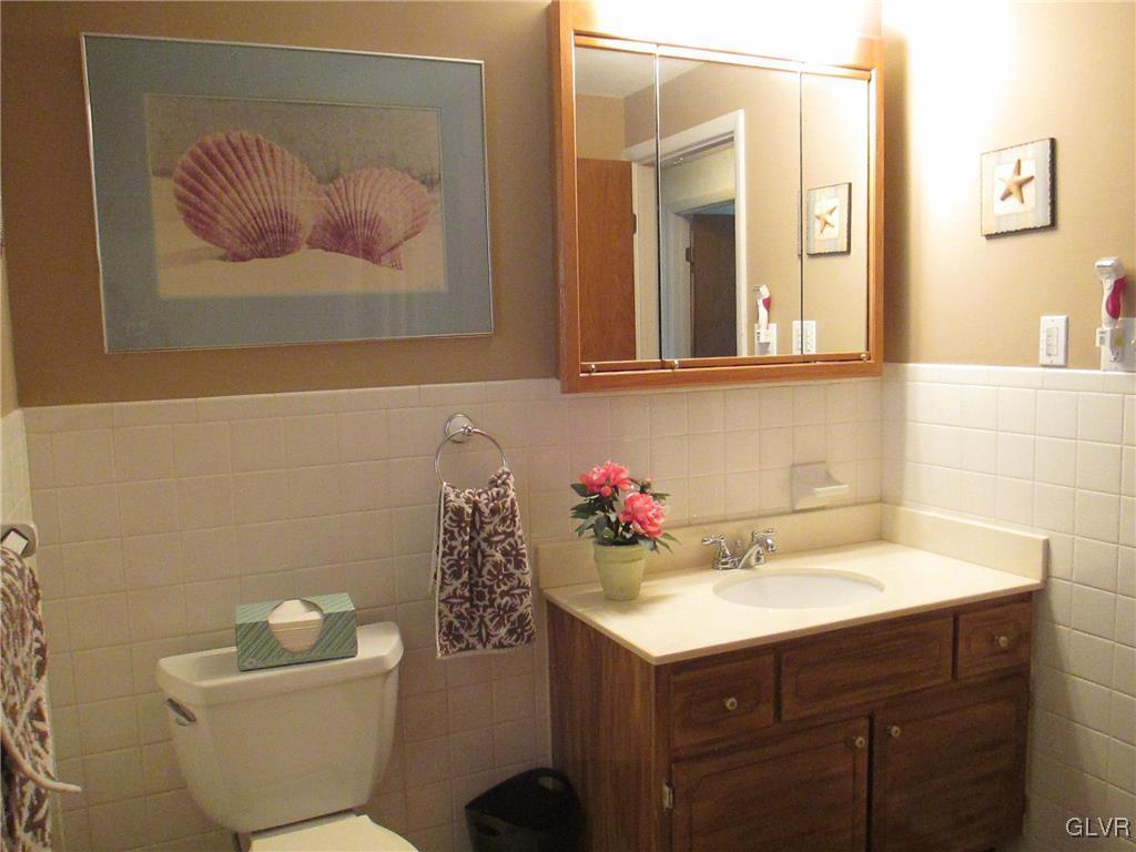 1954 Kingsley Drive Bethlehem, PA 18018 - Photo 25 of 34 Gallery Image 25