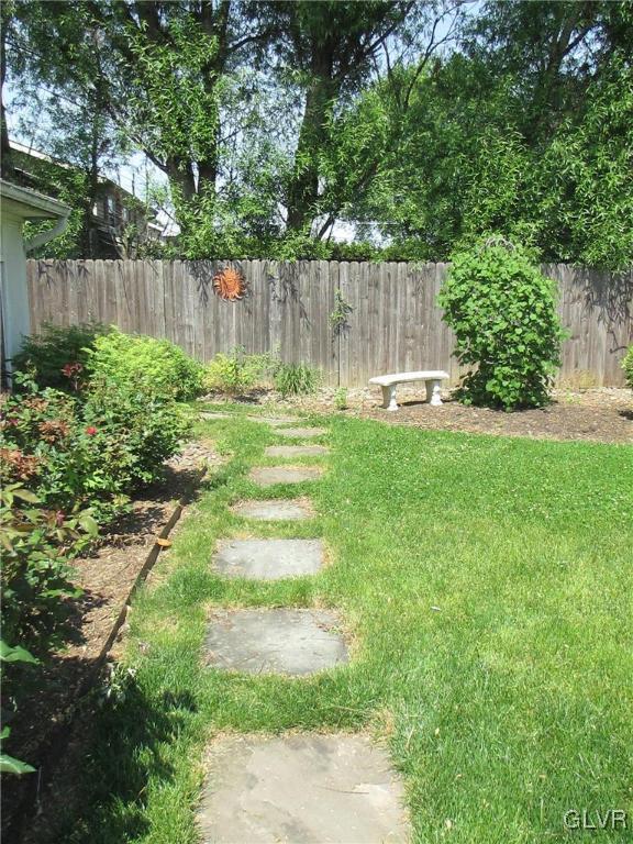 1954 Kingsley Drive Bethlehem, PA 18018 - Photo 32 of 34 Gallery Image 32