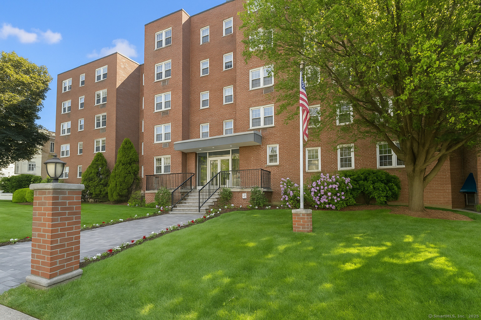 39 Glenbrook Road, Unit 2A Stamford, CT 06902 - Photo 1 of 1 Gallery Image 1