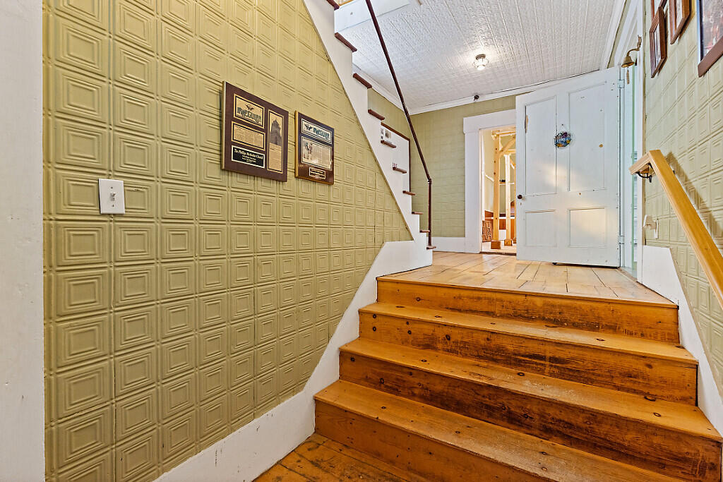 83 Main Street Phillips, ME 04966 - Photo 31 of 68 Entry