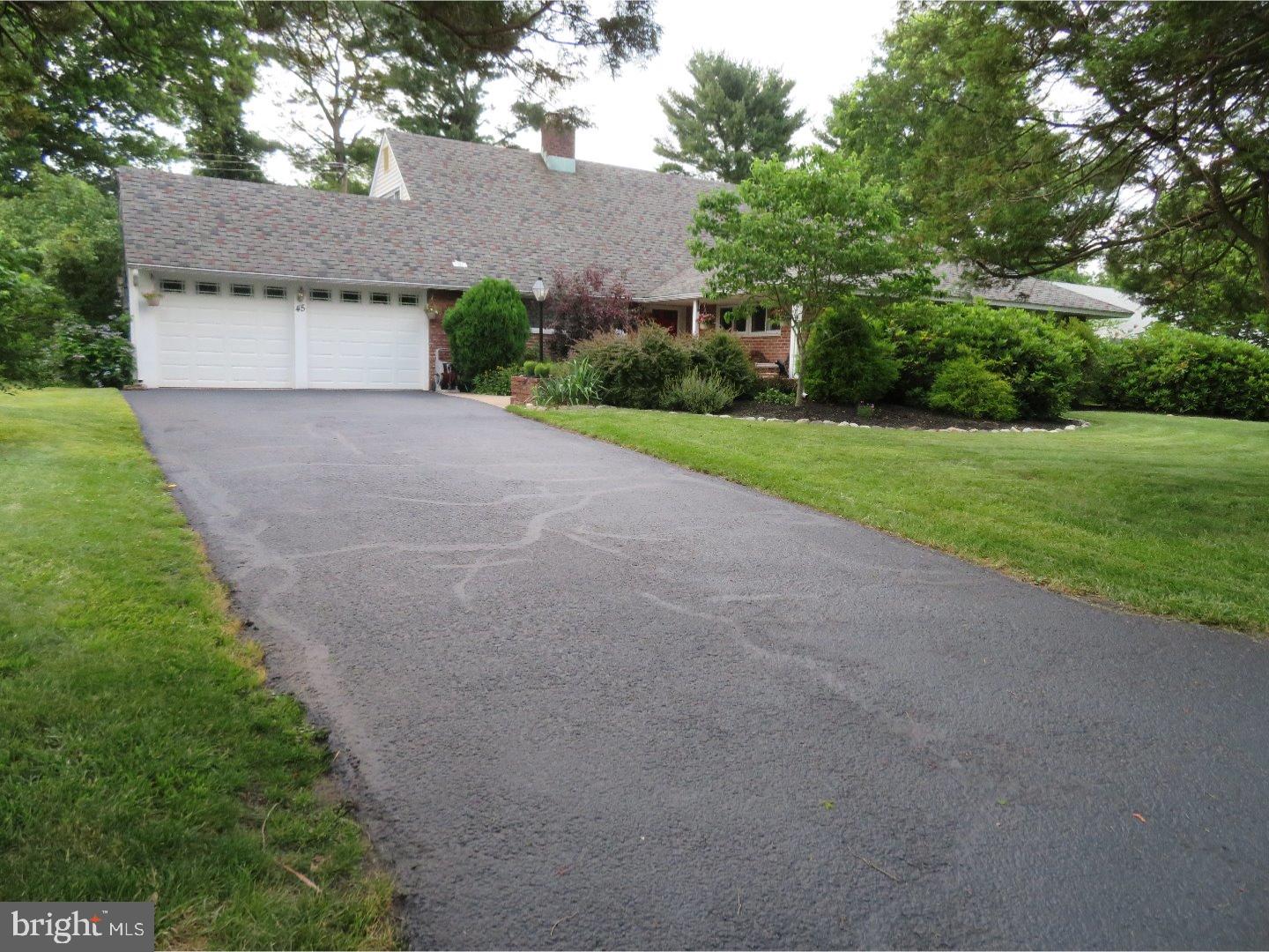 45 Four Leaf Road Levittown, PA 19056 - Photo 2 of 25 Gallery Image 2