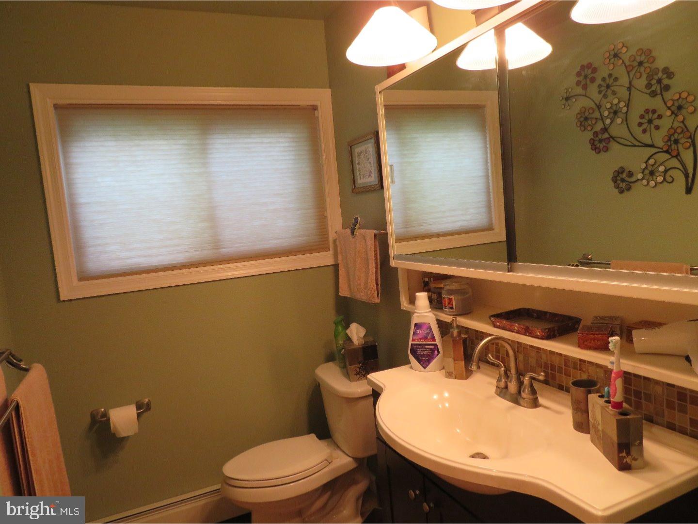 45 Four Leaf Road Levittown, PA 19056 - Photo 19 of 25 Gallery Image 19